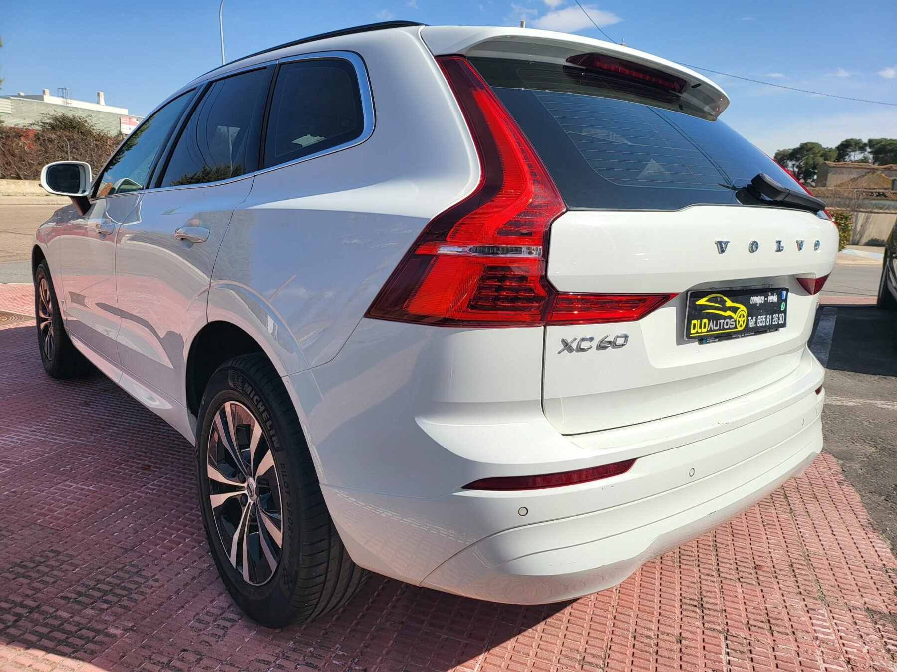 VOLVO XC60 B4 D Momentum Pro