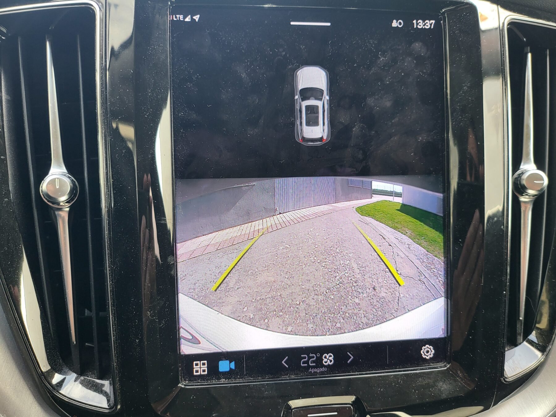 VOLVO XC60 B4 D Momentum Pro