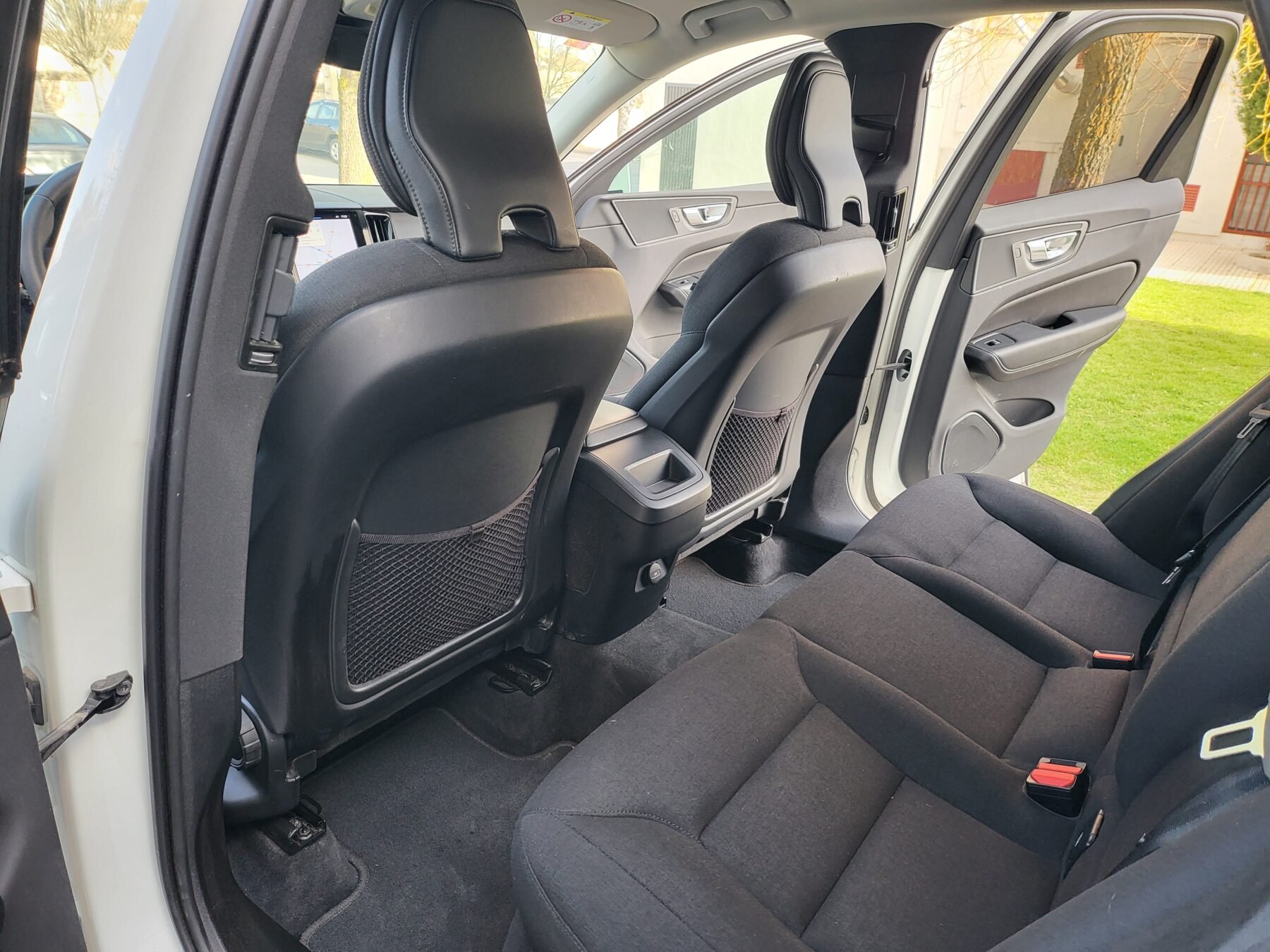 VOLVO XC60 B4 D Momentum Pro