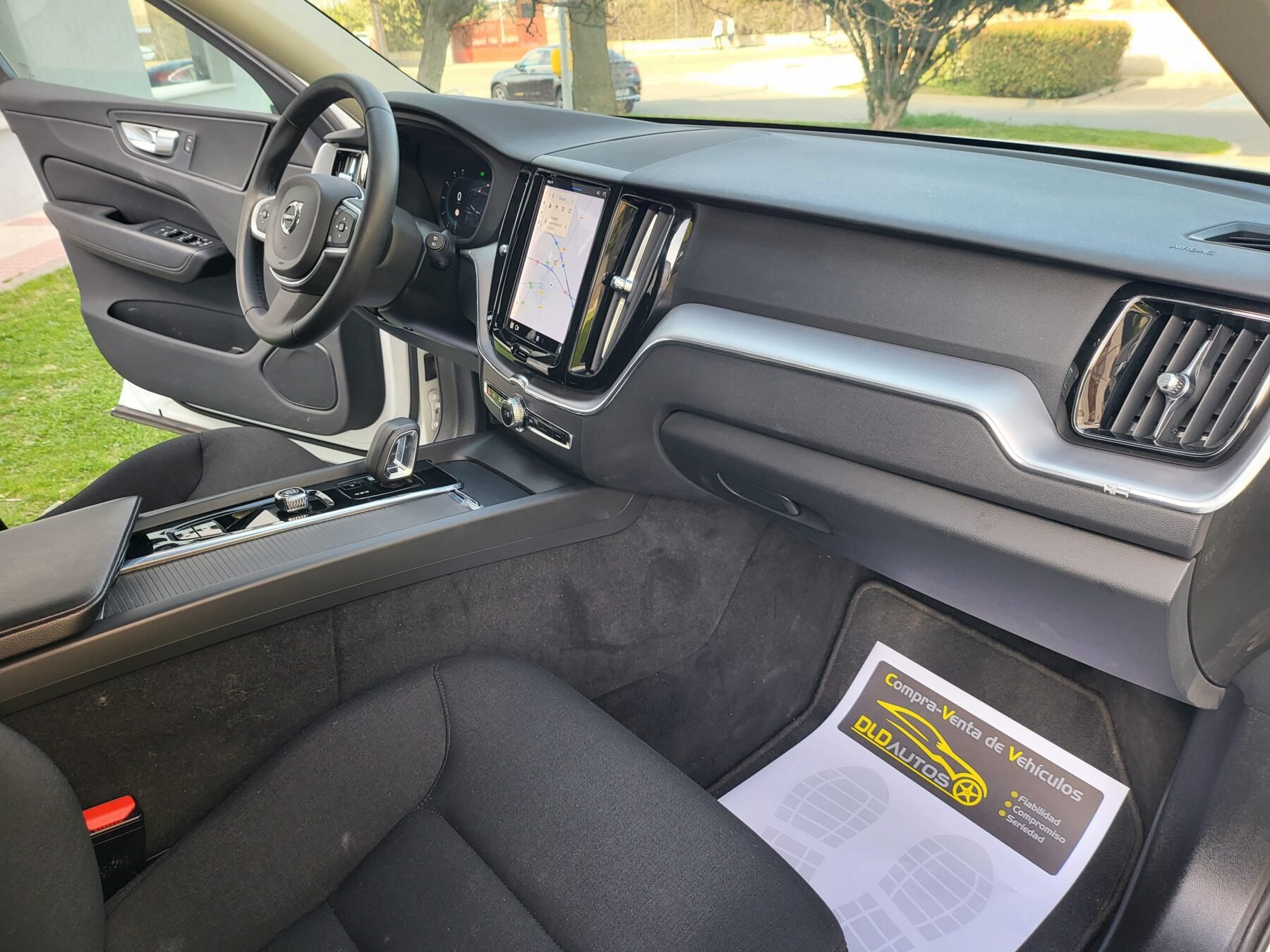 VOLVO XC60 B4 D Momentum Pro