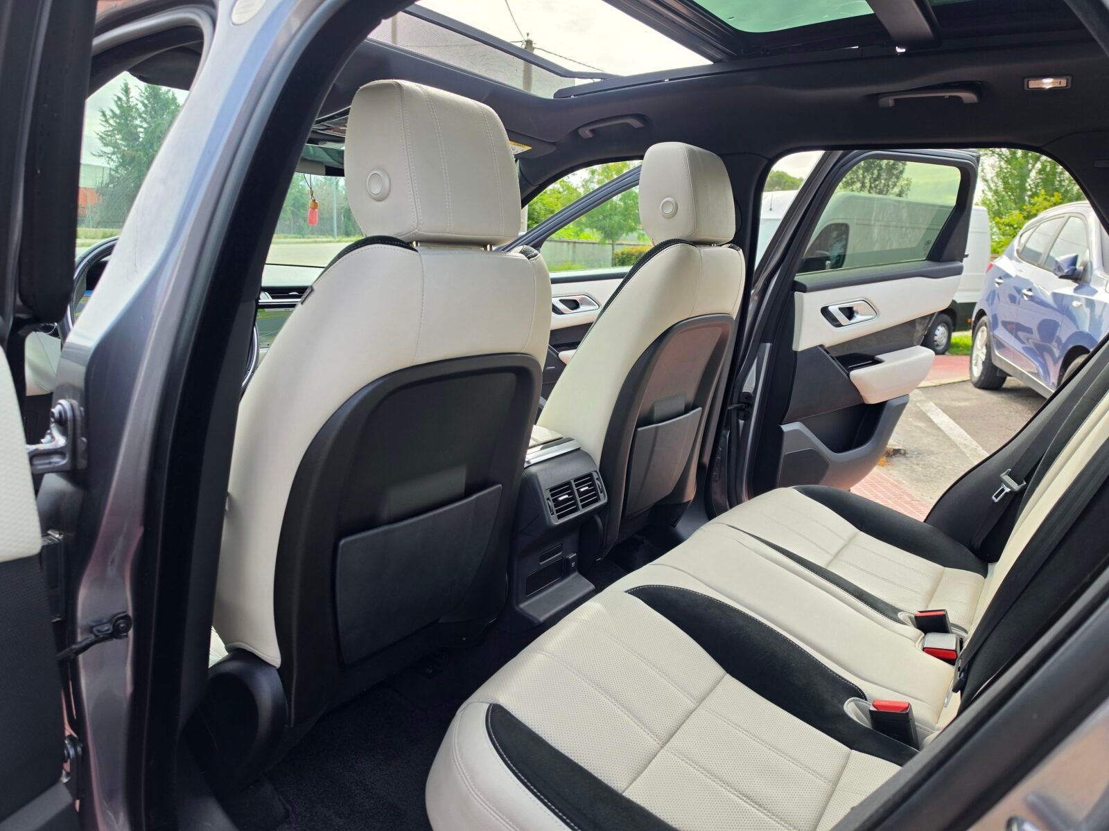 LAND-ROVER Range Rover Velar 3.0 D R DYNAMIC 