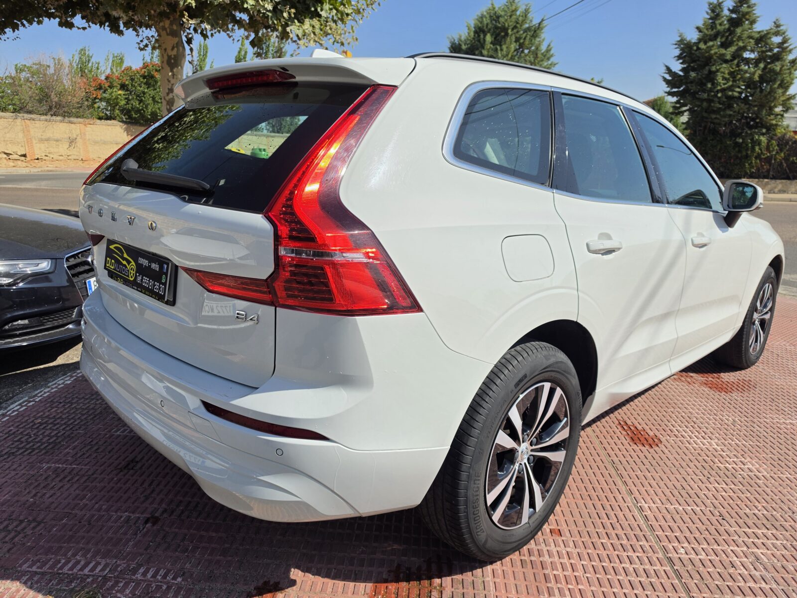 VOLVO XC60 B4D MOMENTUM PRO 