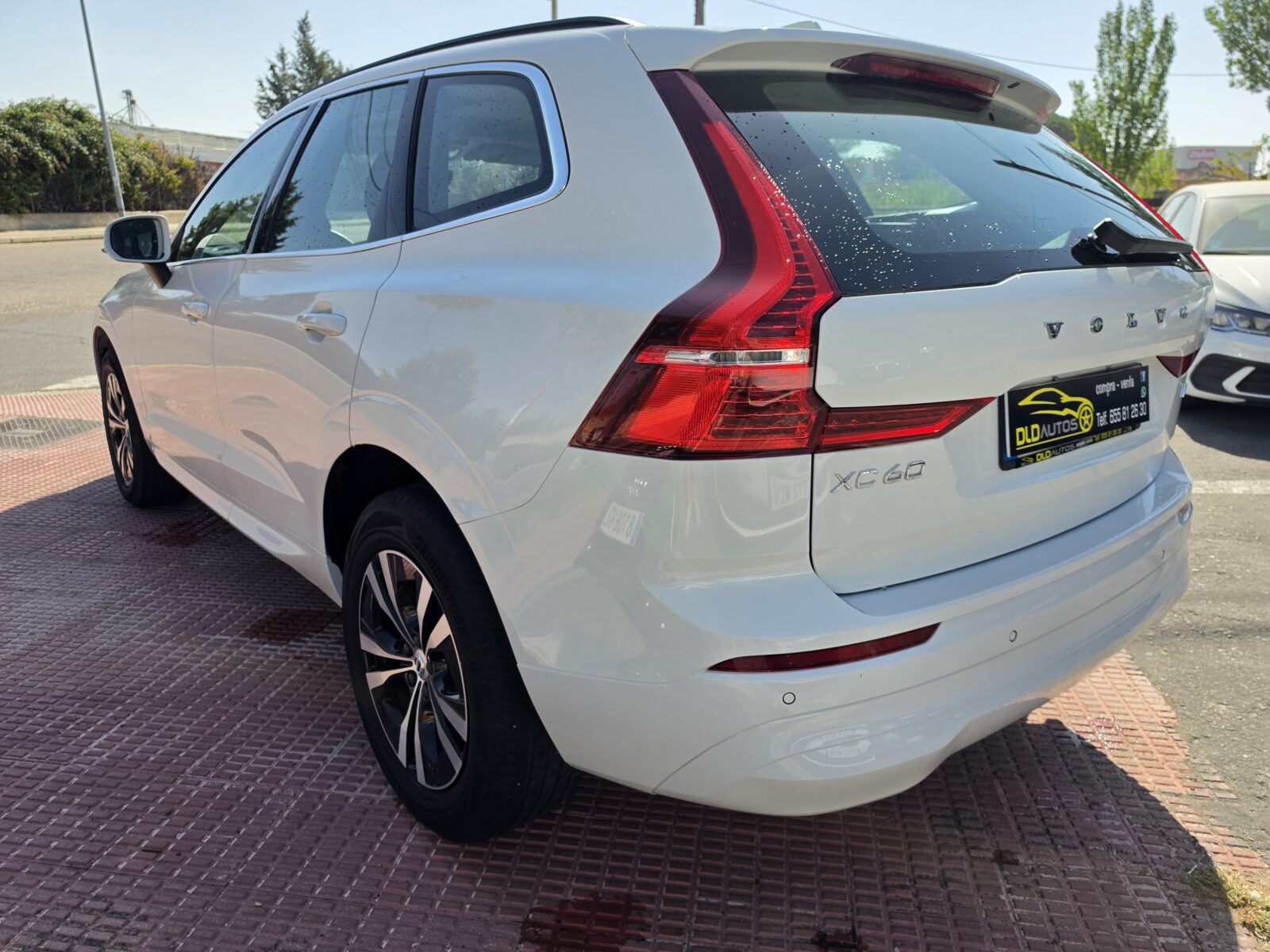 VOLVO XC60 B4D MOMENTUM PRO 