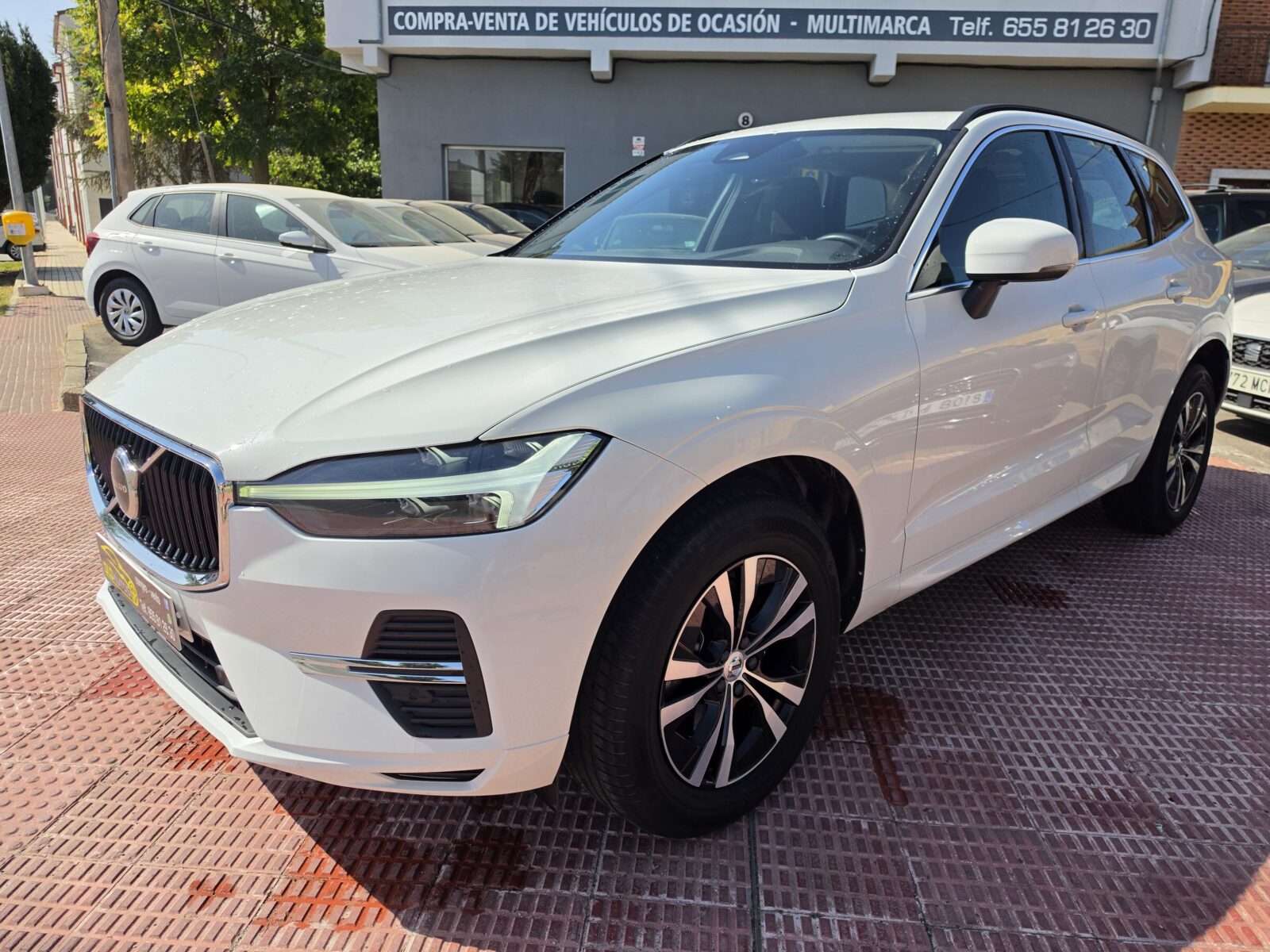 VOLVO XC60 B4D MOMENTUM PRO 