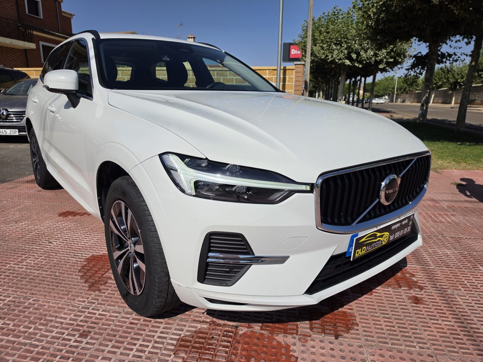 VOLVO XC60 B4D MOMENTUM PRO 
