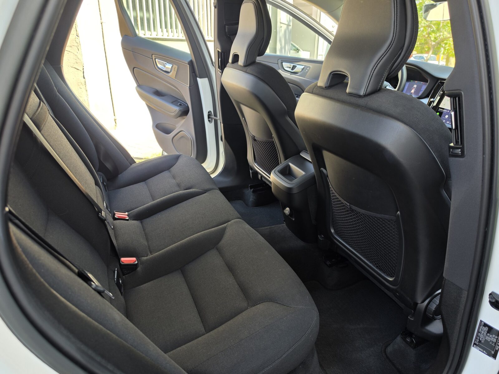 VOLVO XC60 B4D MOMENTUM PRO 
