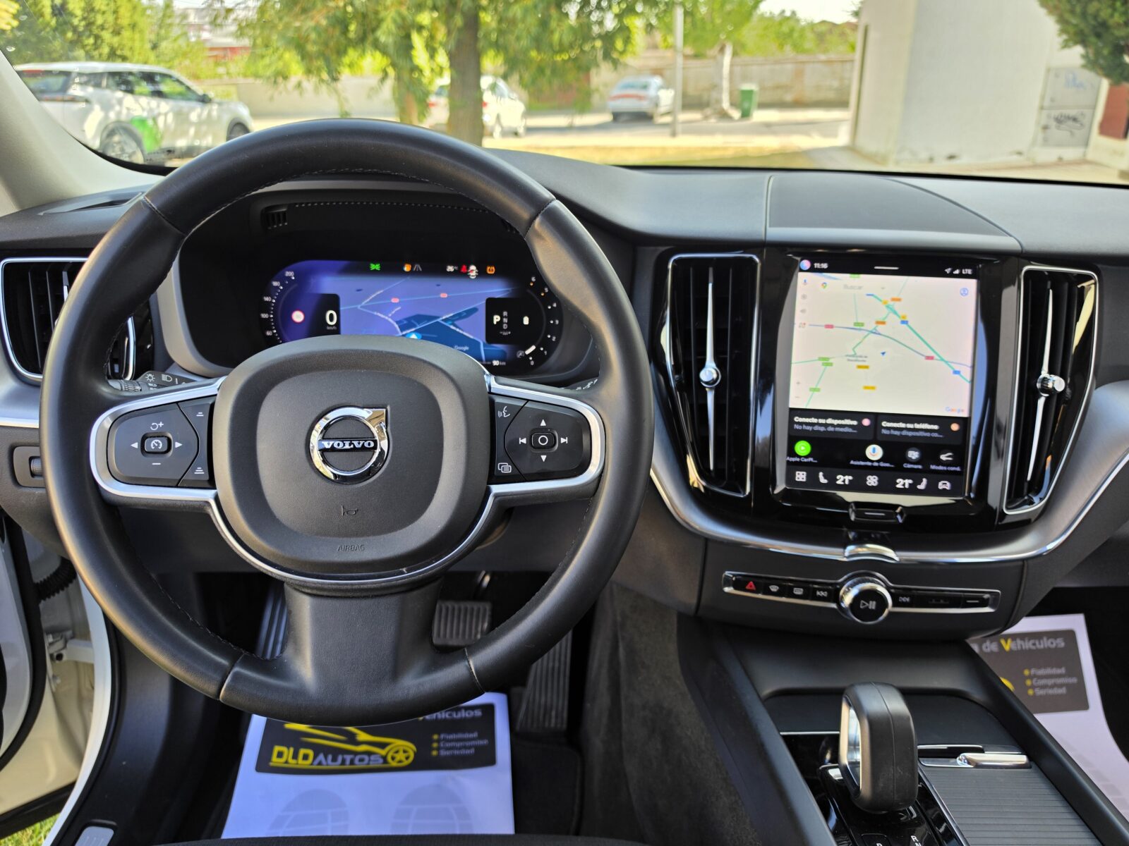 VOLVO XC60 B4D MOMENTUM PRO 