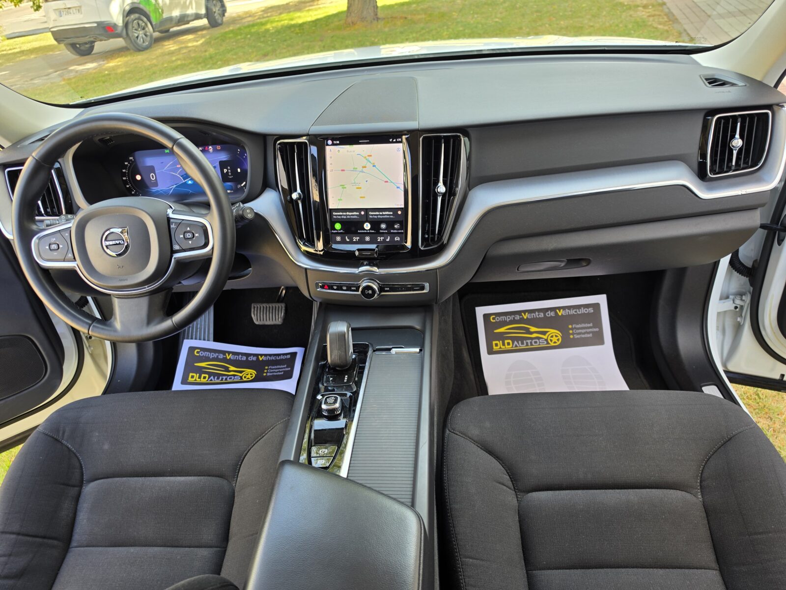 VOLVO XC60 B4D MOMENTUM PRO 