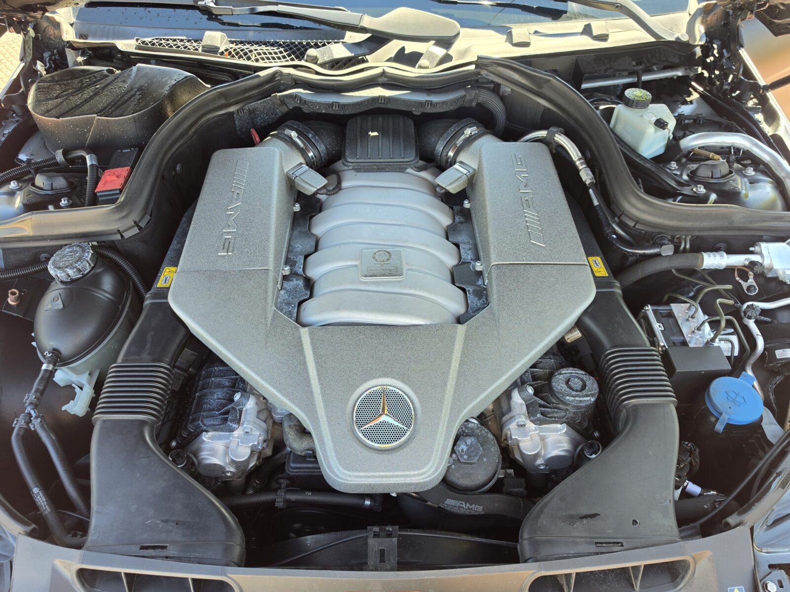 MERCEDES-BENZ C COUPE 63 AMG V8