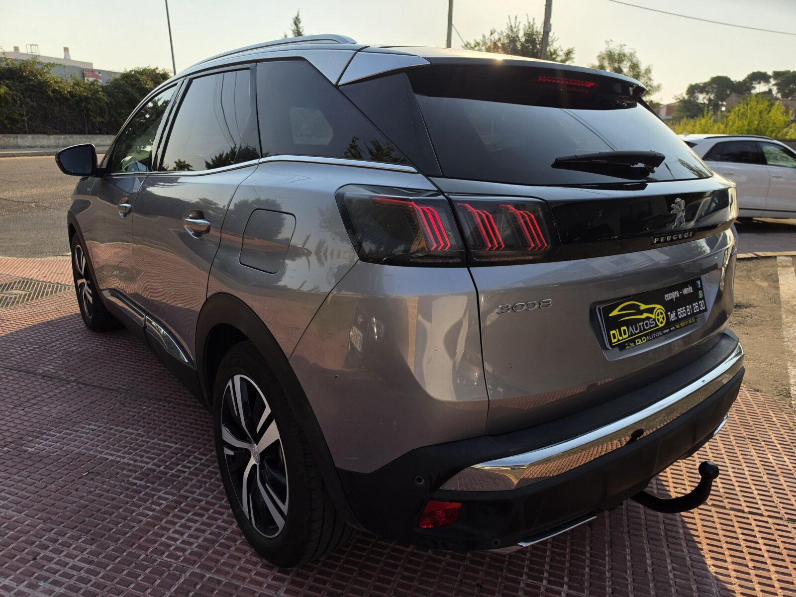 PEUGEOT 3008 300 e-EAT8 GT
